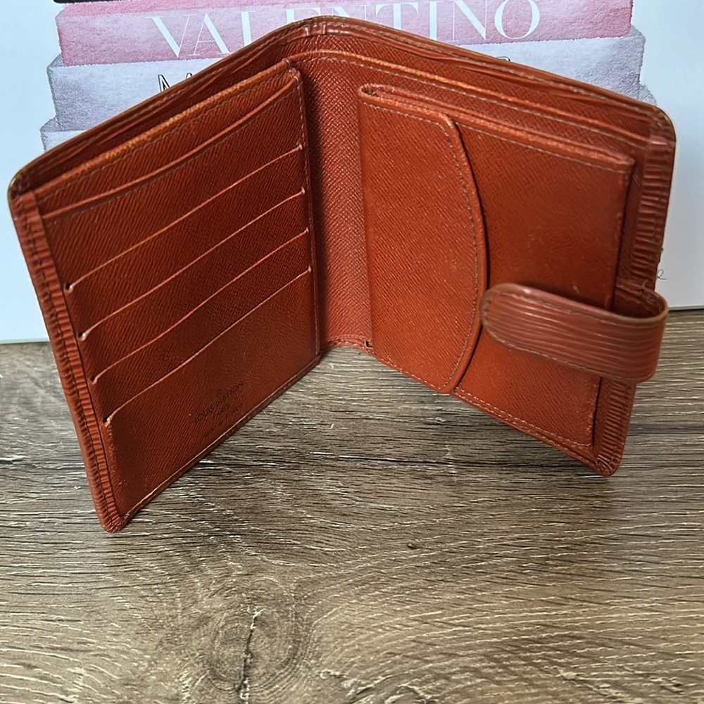 GUC Louis Vuitton Epi compact wallet - Picture 3 of 5